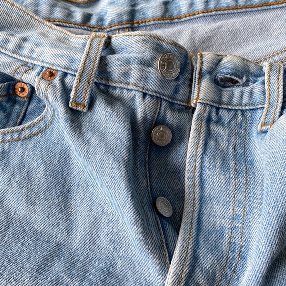 LEVI 501 Distressed Shorts - Picture 4 of 5